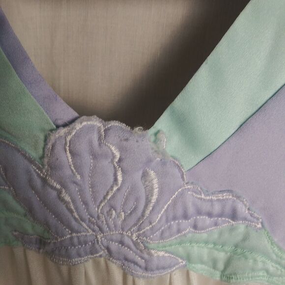 Yolande Nightgown Women's Large - Lavender - Mint Green Floral - Nylon - Vintage - Picture 3 of 7